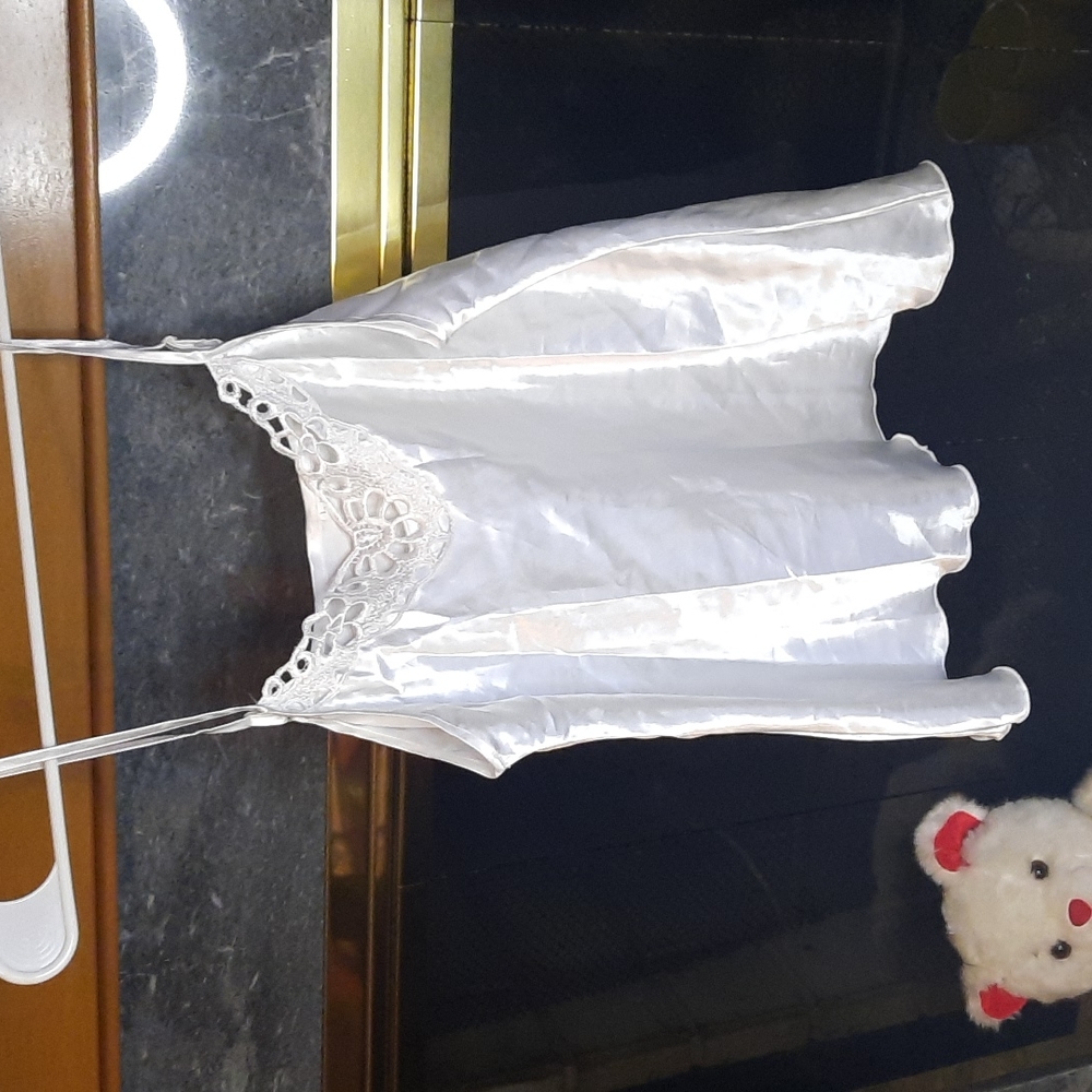Lingerie Top and bottom feels like Satin Spaghetti straps. white size large